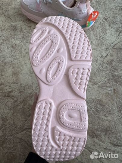 Кроссовки женские