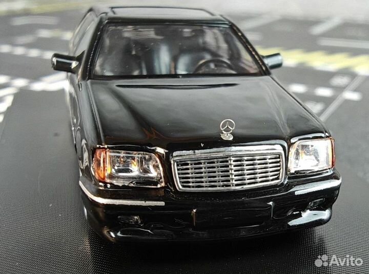 Модель 1:64 Benz-W140 (black) street weapon