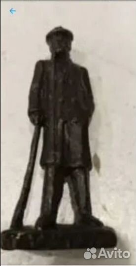 Статуэтка бронза.Высота 7,7 см.Чехов