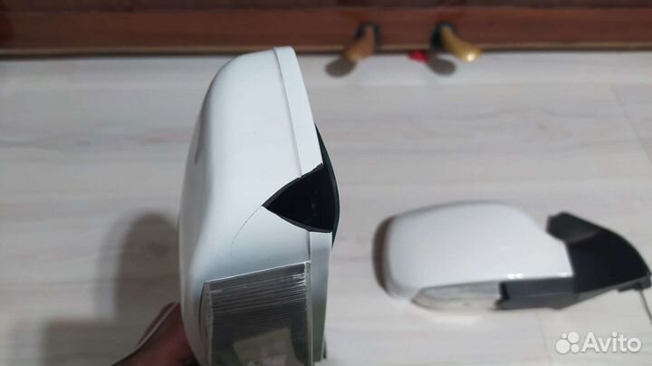 Зеркала на авто (неизвестная модель) Правое-сколы