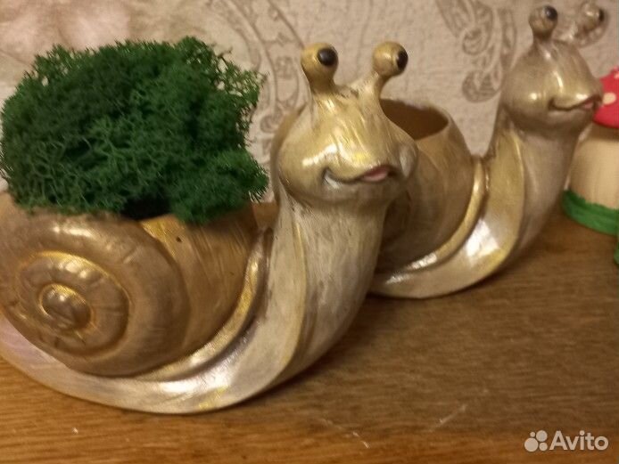 Кашпо из бетона и гипса улитка