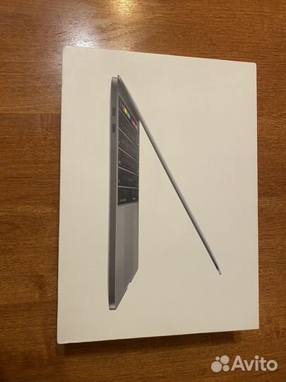 Коробка на MacBook Pro
