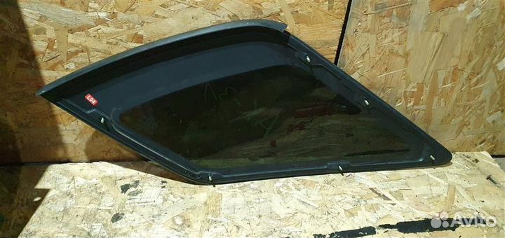 Стекло кузовное левое Kia Sorento 2002-2009
