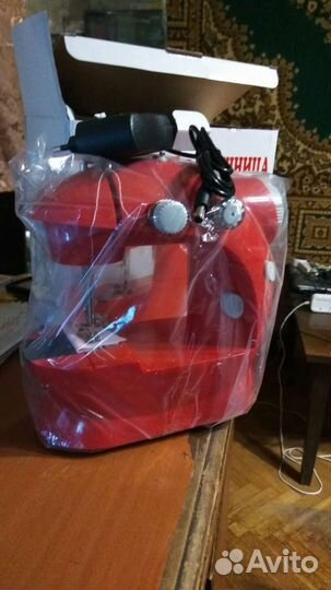 Швейная машинка в упаковке