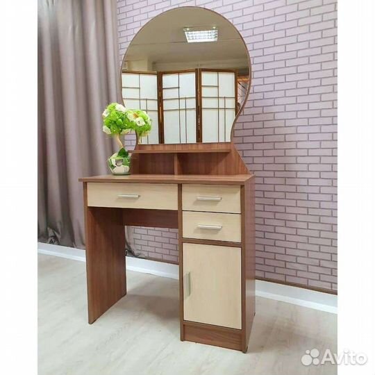 Туалетный стол