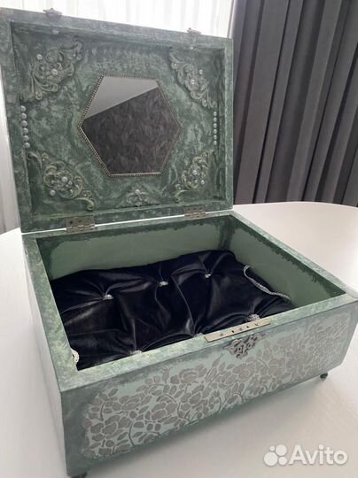 Сундук декоративный