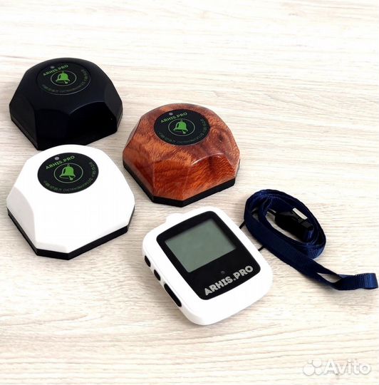 Комплект вызова персонала: кнопка и часы персоналу