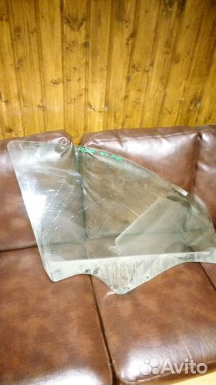 Переднее правое стекло на Логан