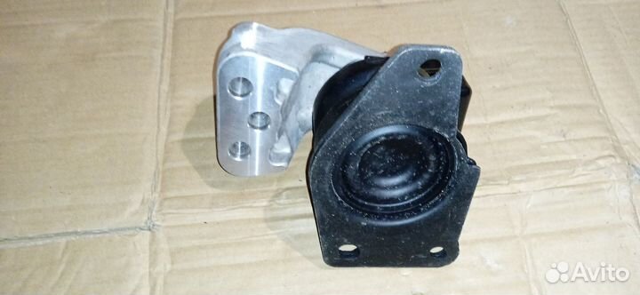 Опора двигателя Hyundai Trajet