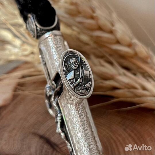 Крест нательный на гайтане