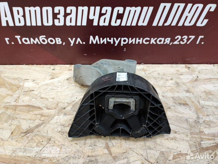 Опора двигателя правая Renault Logan