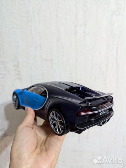 Модель автомобиля Bruago Bugatti Divo Chiron 1:18