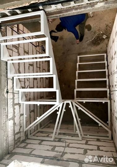 Каркас лестницы из металла