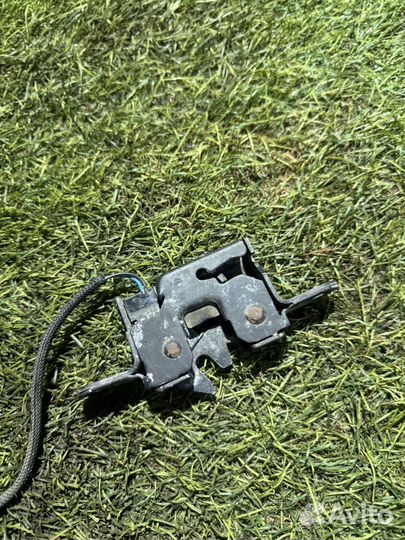 Замок капота Renault Fluence