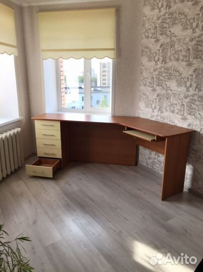Угловой письменный стол