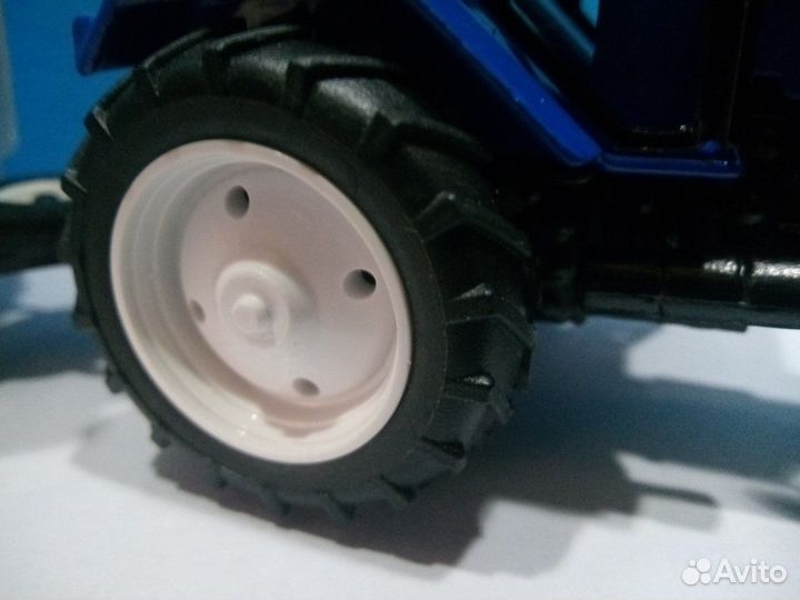 Трактор.Беларус синий с прицепом. Коллекционный