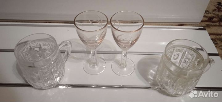 Салатник и разнообразная посуда