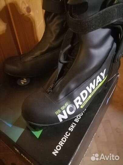 Лыжные ботинки