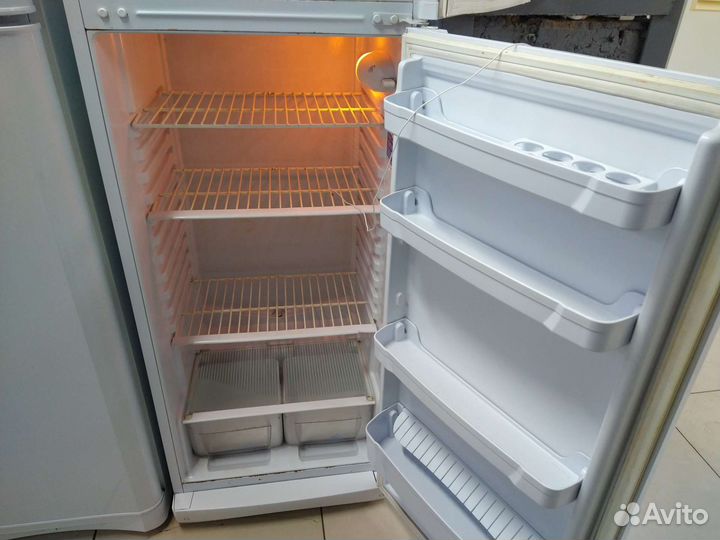 Холодильник Indesit