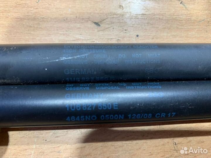 Амортизатор двери багажника Skoda Octavia A4