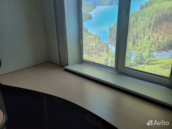 Письменный стол с полками