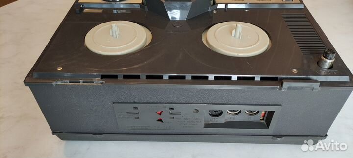 Немецкий катушечный магнитофон Grundig TK 145