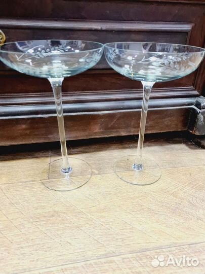 Вазы, стекло. На высокой ножке