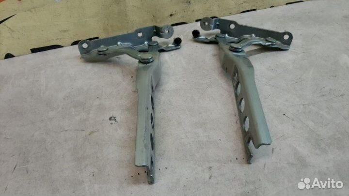 Петля капота Skoda Octavia А5 лифтбек CBZ 2009