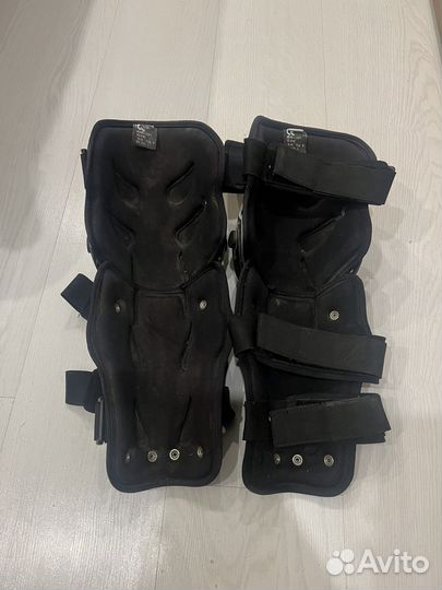 Мотонаколенники