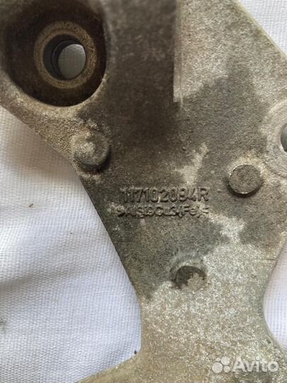 Кронштейн генератора Renault