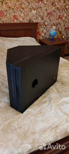 Профессиональные сабвуферы JBL SB-2