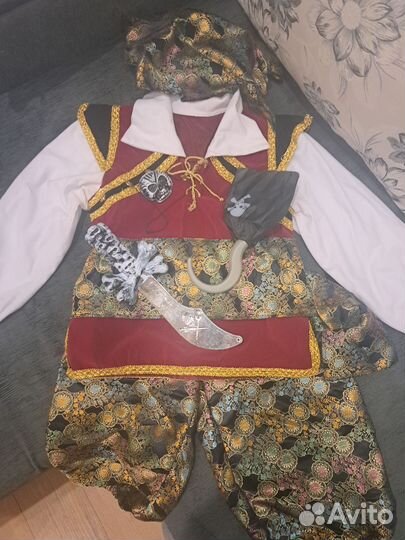 Продам костюм пирата