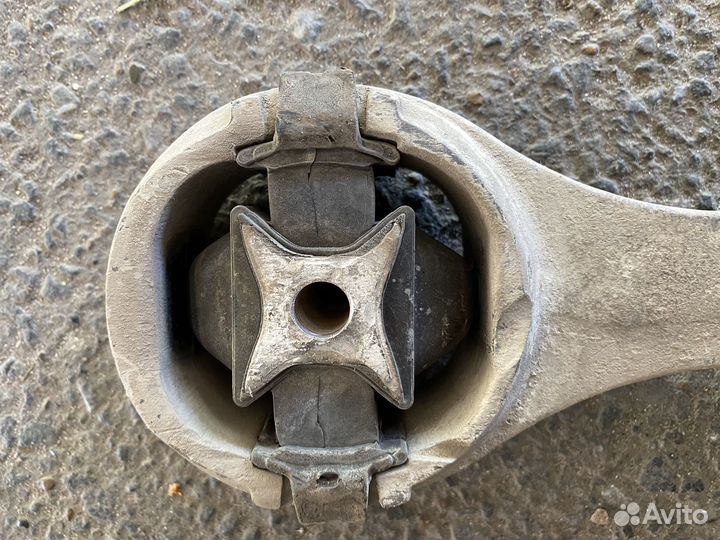 Опора подушка двигателя задняя polo sedan