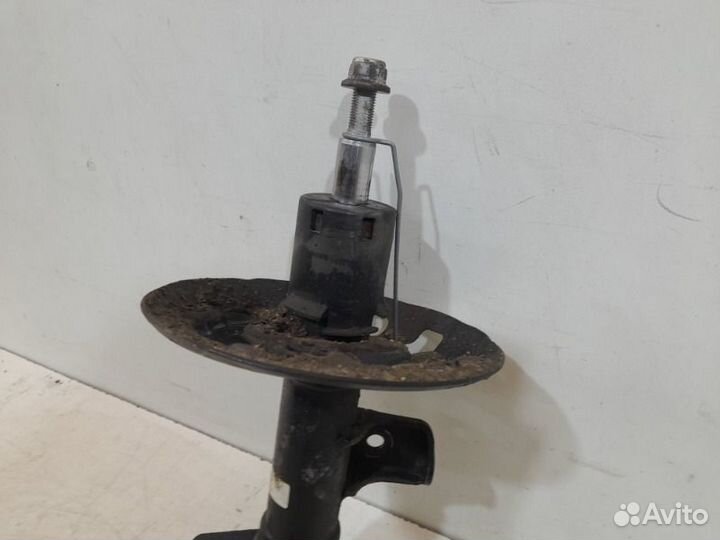 Амортизатор передний левый Toyota Camry V70 2018