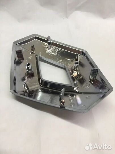 Эмблема передняя ромб