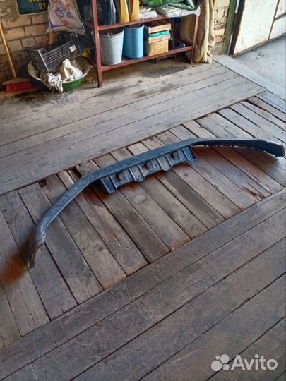 Губа переднего бампера Tiguan 1