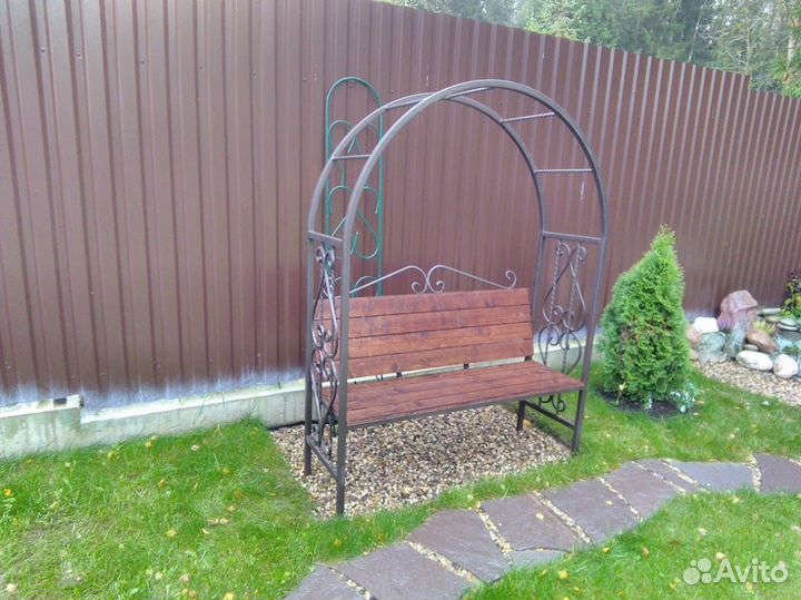 Арка с лавочкой