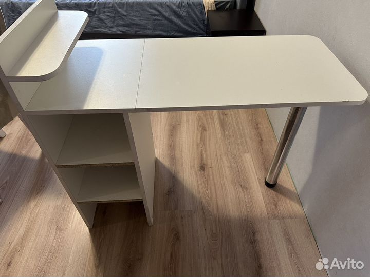 Маникюрный стол бу