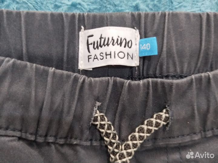 Джинсы с футболкой 140