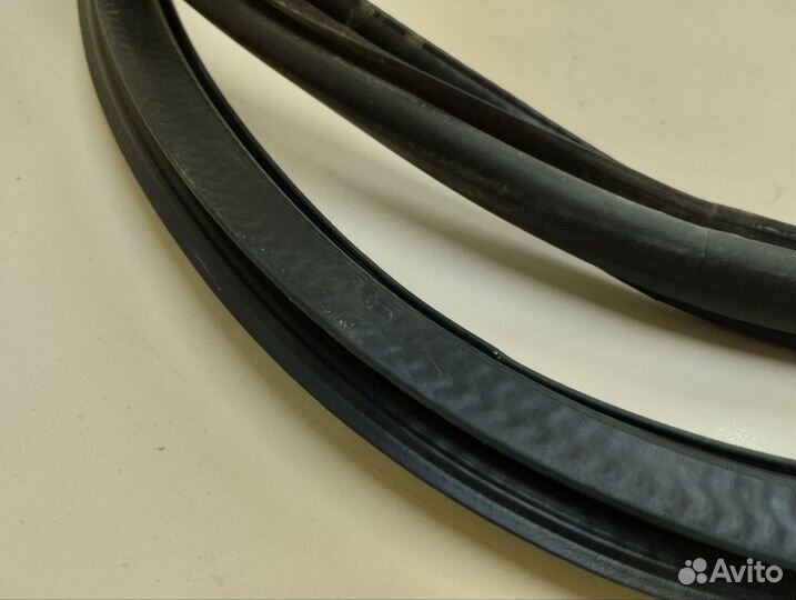 Уплотнитель проема двери задней левой Skoda Rapid