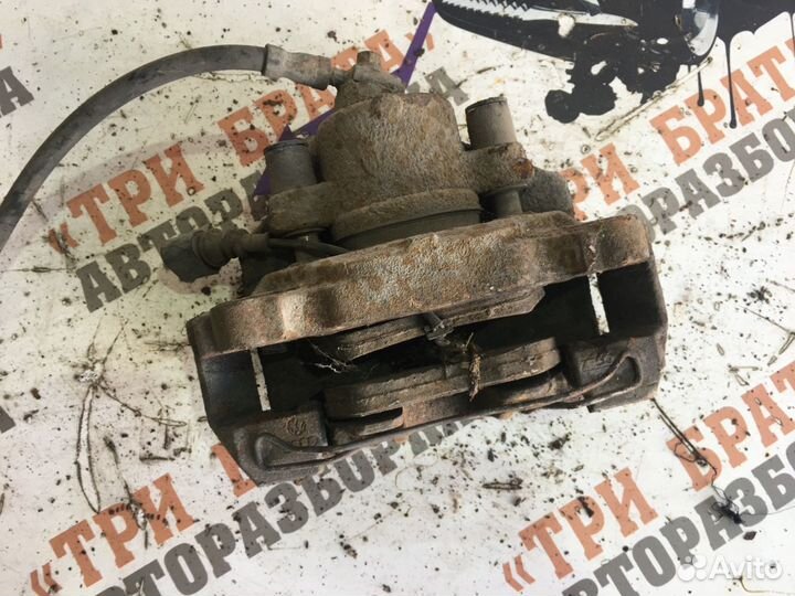 Фольксваген Гольф Суппорт передний Лев