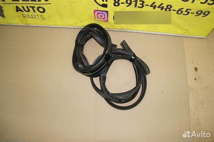 Уплотнитель двери Nissan Sunny fb15 1998-2005