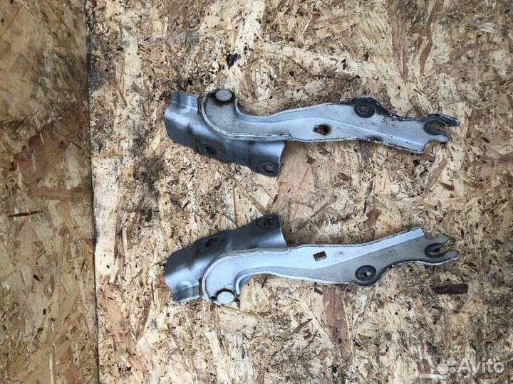 Петля капота Mazda CX-5 KE