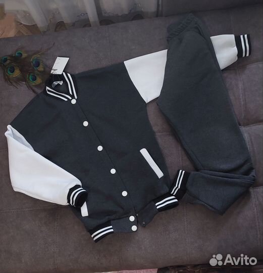 Спортивный костюм 44 новый