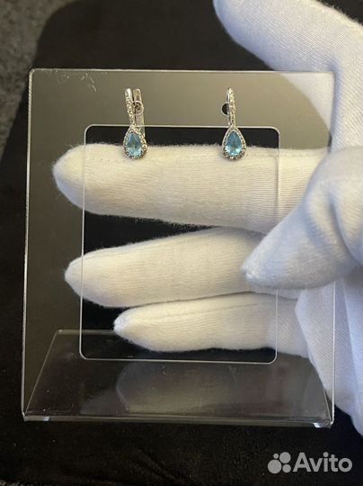 Серьги из белого золота с топазом