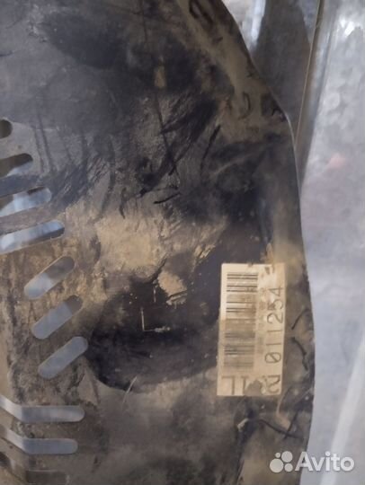 Щиток тормозной Toyota Land Cruiser 200 пере левый