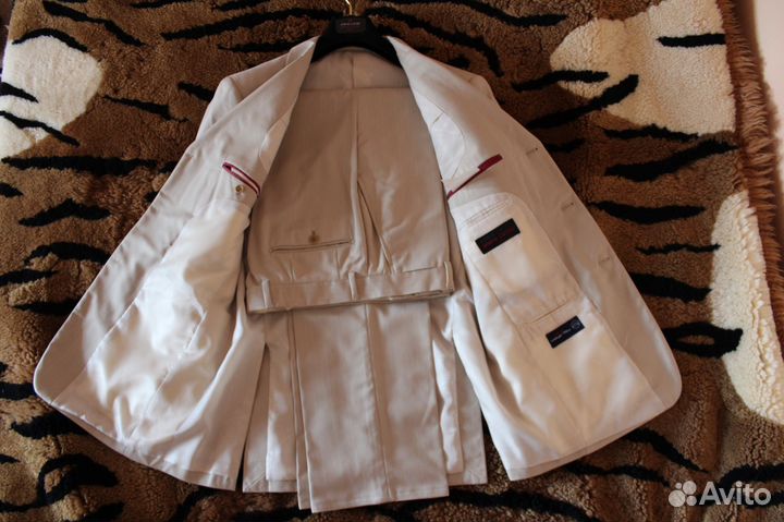 Новый костюм Pierre Cardin, размеры (48)