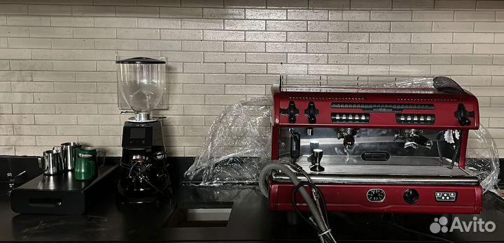 Бариста в кофейню