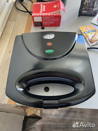 Электрическая вафельница новая