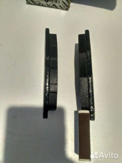 Передние тормозные дисковые колодки